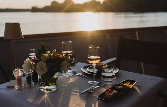 Mfuwe Grande dining facilities and cuisine